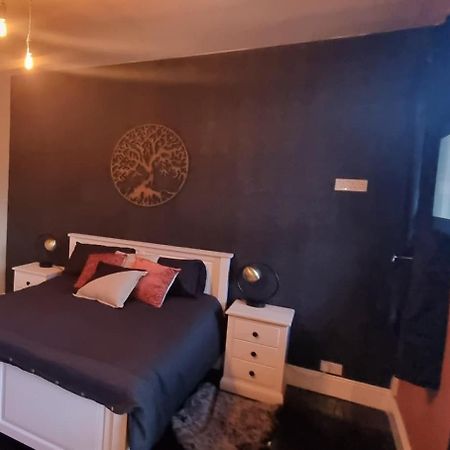 Spacious Home - King Size Bed - Pets - In Oak Hill Trent Vale Exterior photo