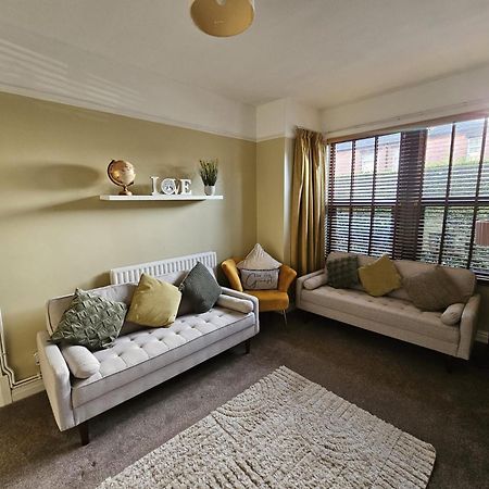 Spacious Home - King Size Bed - Pets - In Oak Hill Trent Vale Exterior photo