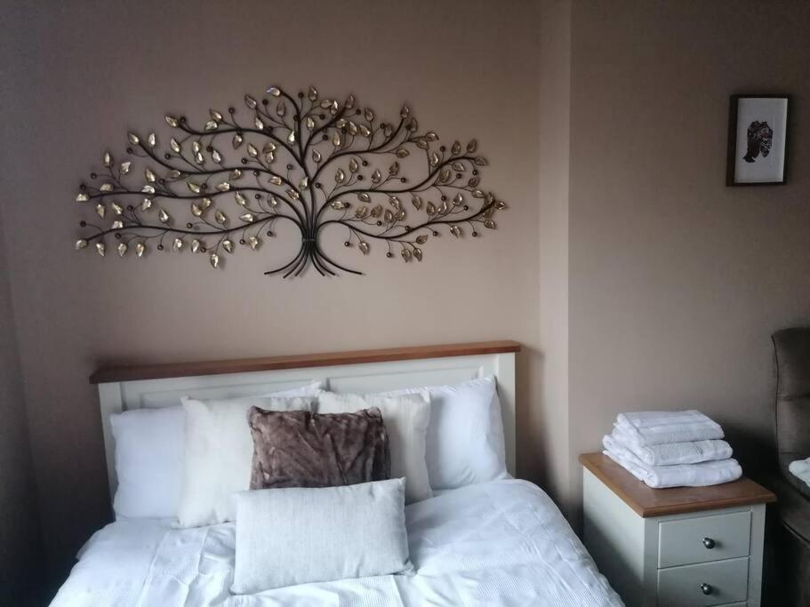 Spacious Home - King Size Bed - Pets - In Oak Hill Trent Vale Exterior photo