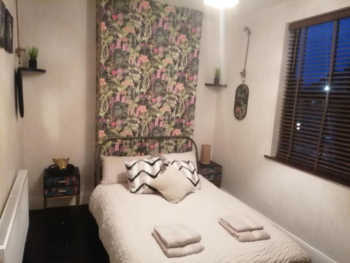 Spacious Home - King Size Bed - Pets - In Oak Hill Trent Vale Exterior photo