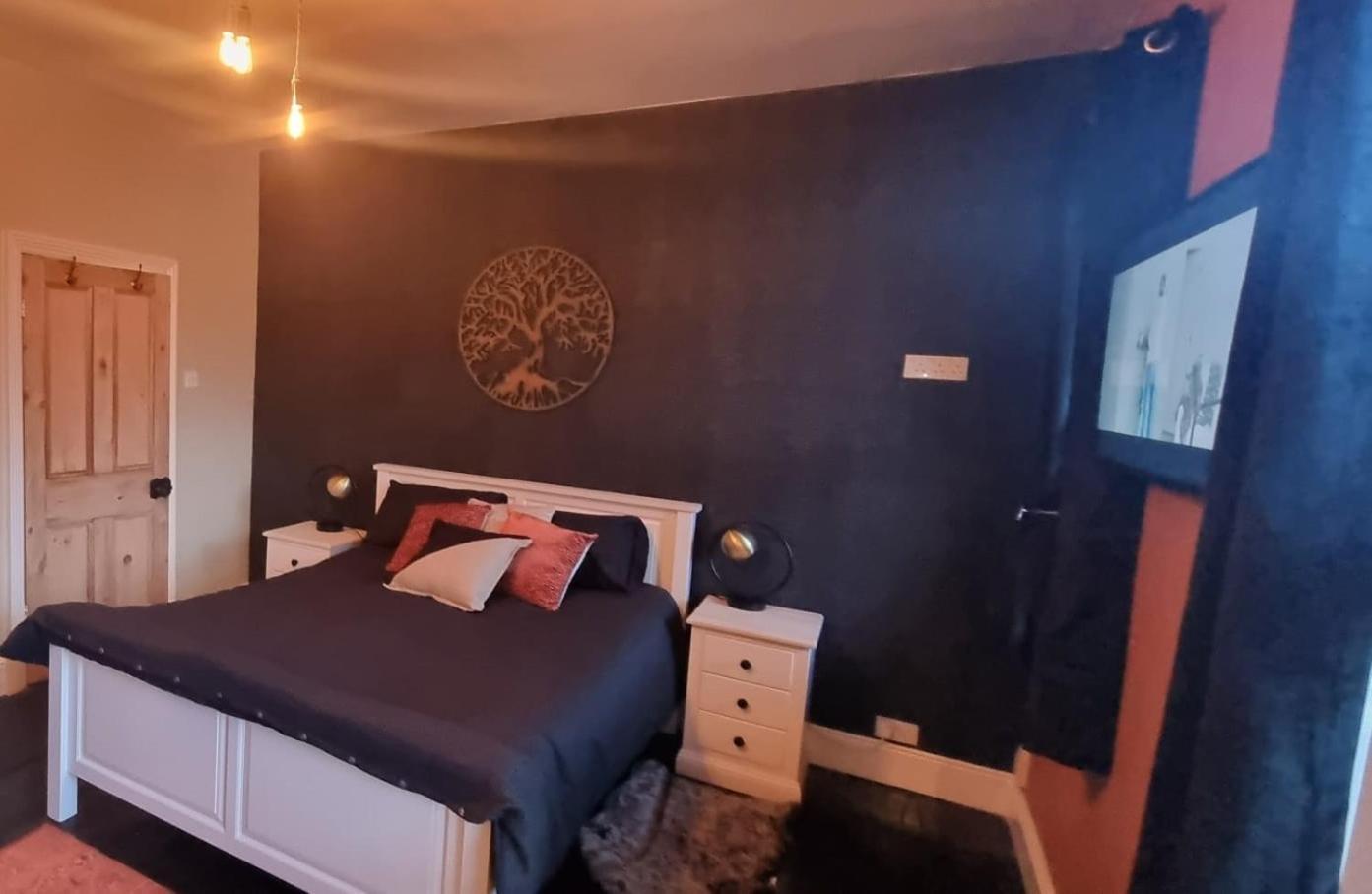 Spacious Home - King Size Bed - Pets - In Oak Hill Trent Vale Exterior photo