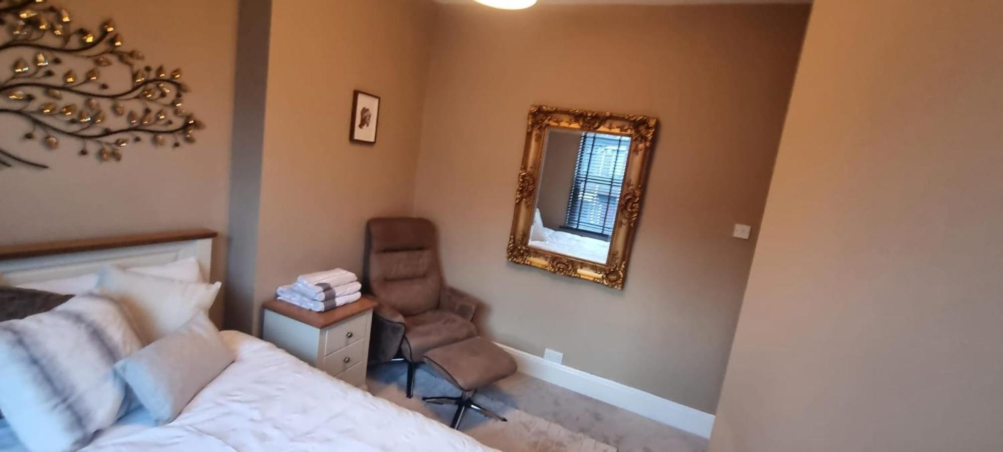 Spacious Home - King Size Bed - Pets - In Oak Hill Trent Vale Exterior photo