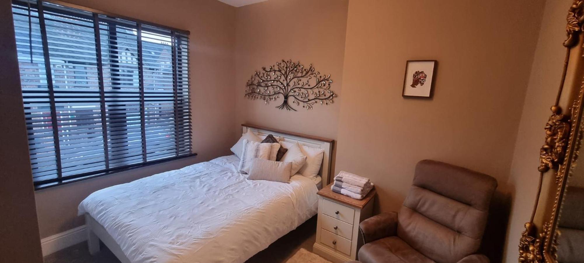 Spacious Home - King Size Bed - Pets - In Oak Hill Trent Vale Exterior photo