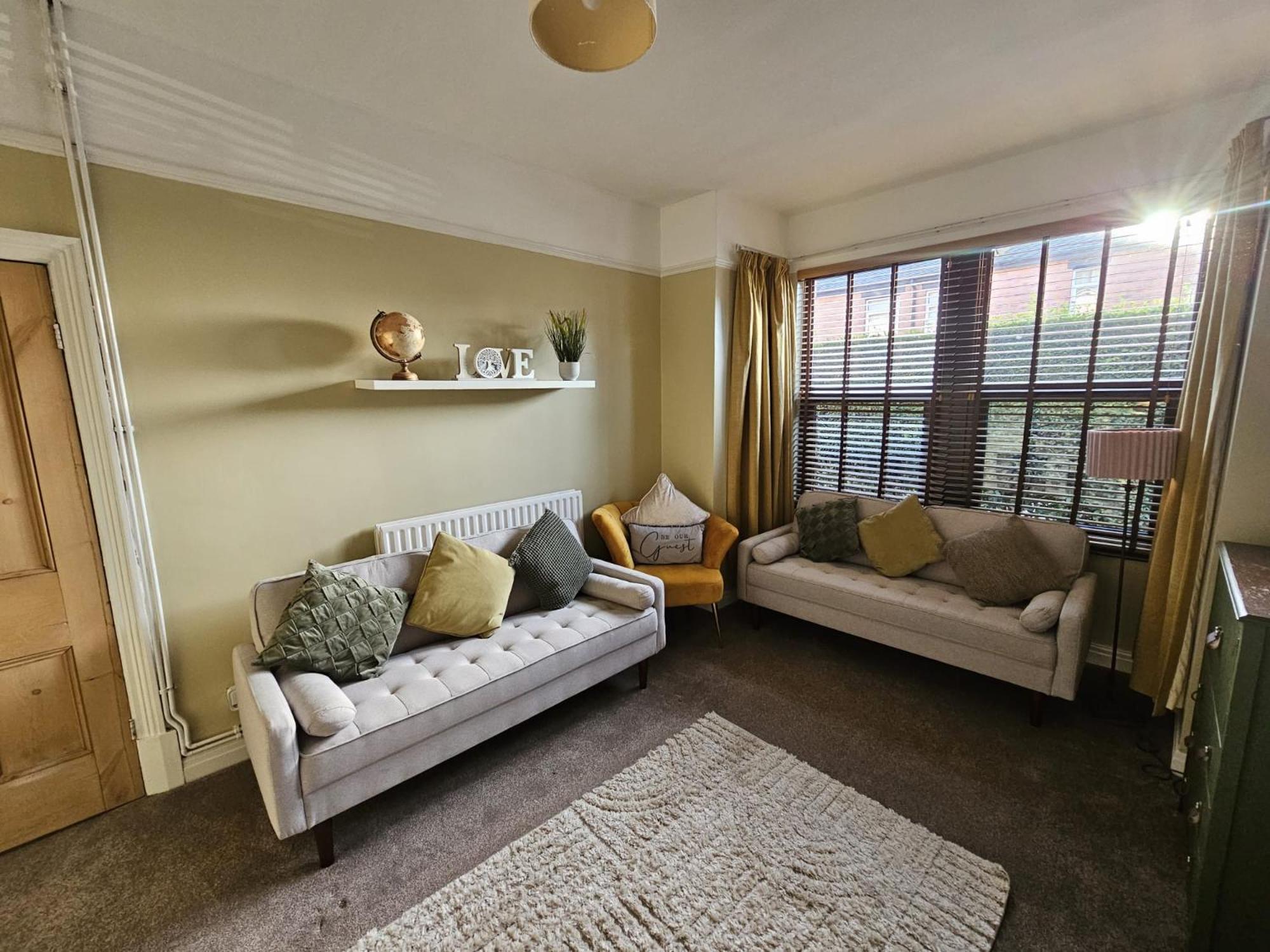 Spacious Home - King Size Bed - Pets - In Oak Hill Trent Vale Exterior photo